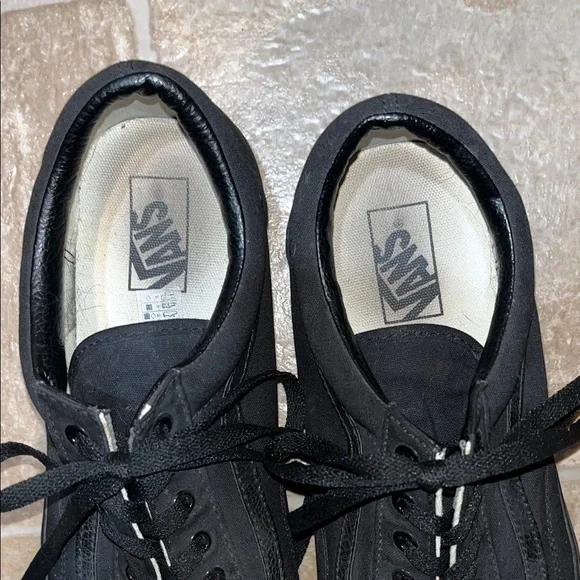 Vans Men's Classic Black Sneakers - Picture 5 of 8